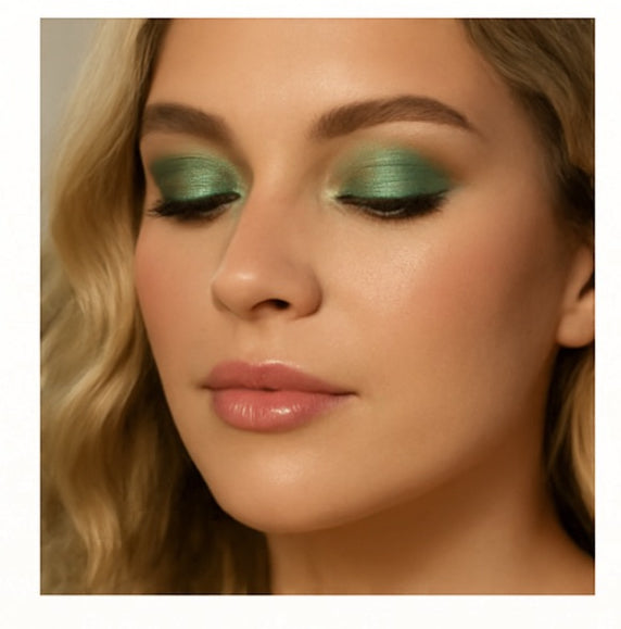 POISON - Emerald Green Shimmer Eyeshadow