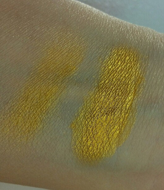 SURRENDER - Bright Gold Metallic Eyeshadow