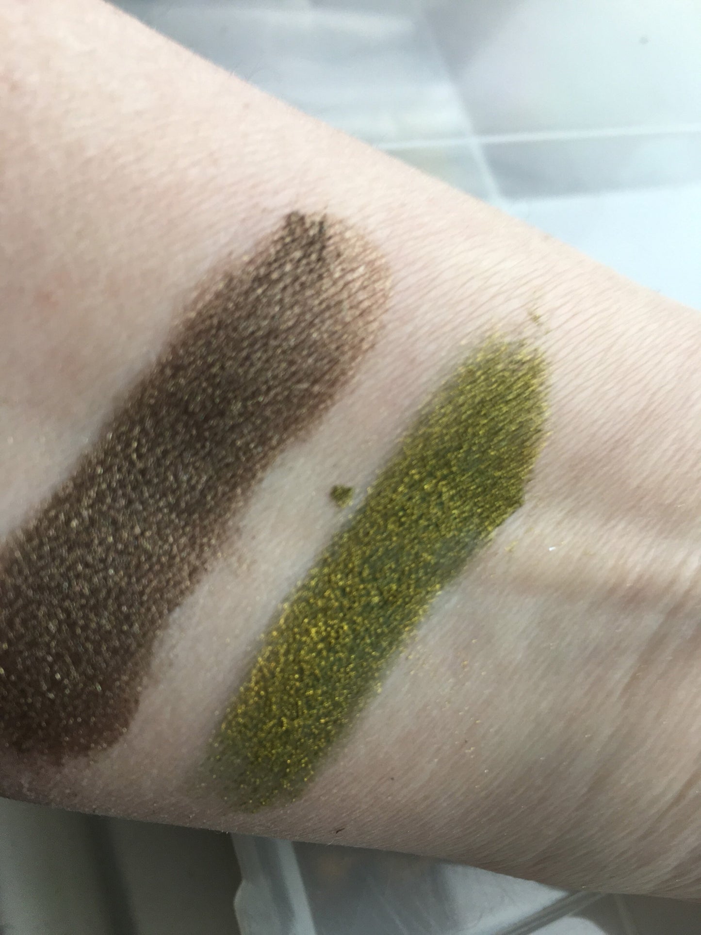 Razor- Dark Brown Metallic Eyeshadow
