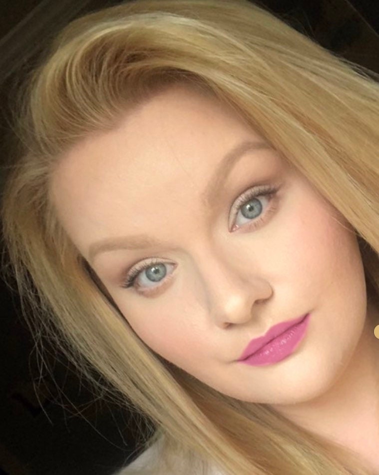 HUSTLE-Rosy Pink- Semi Matte-Lip Crayon- Cream - Twist Up Tube - pigmented Color- Vitamin Rich - Luscious Rich Color - Natural Vegan