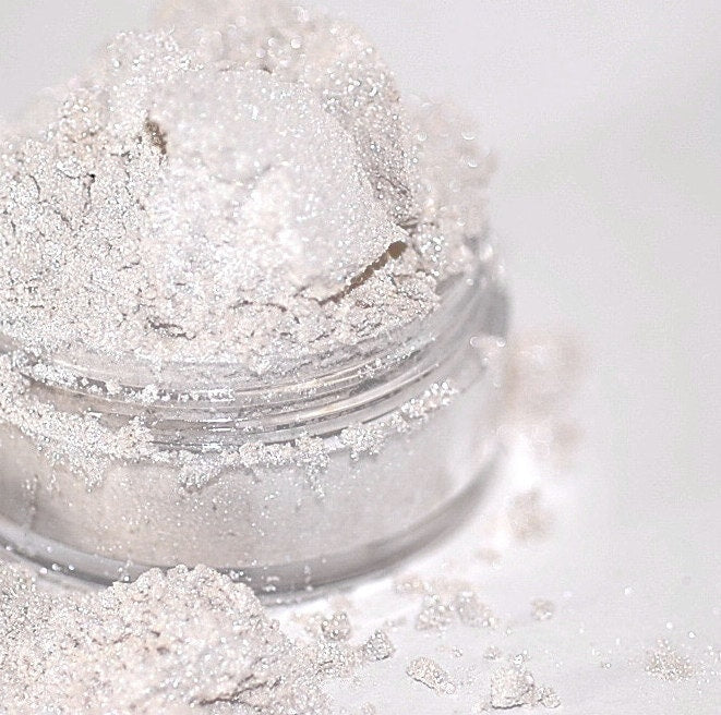 SNOWFLAKE - Iridescent White Shimmer Eyeshadow