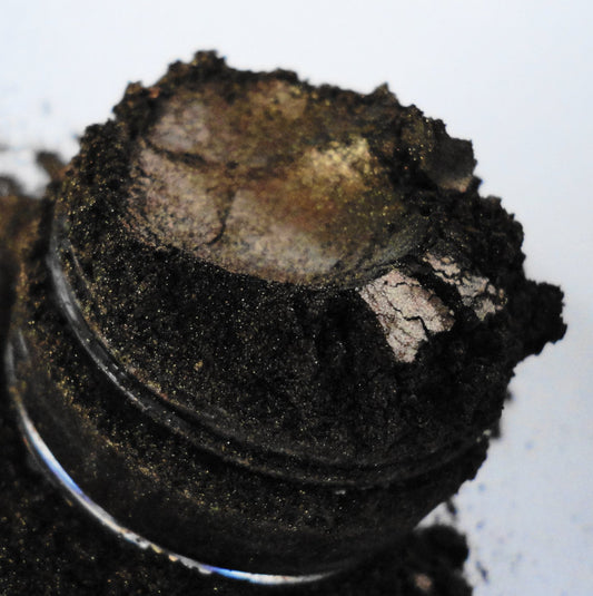 Razor- Dark Brown Metallic Eyeshadow